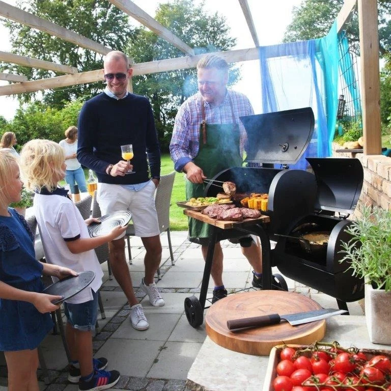 Landmann Vinson 200 Smoker Charcoal Barbecue - Black 4 Landmann Vinson 200 Smoker Charcoal Barbecue - Black - Image 2